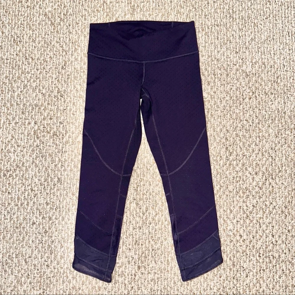 LIKE NEW Lululemon Women’s Emerge Purple Renewed Crop Luon Leggings